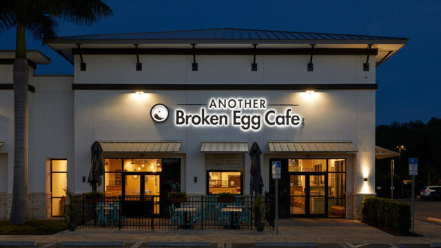 anotherbrokeneggcafe_2