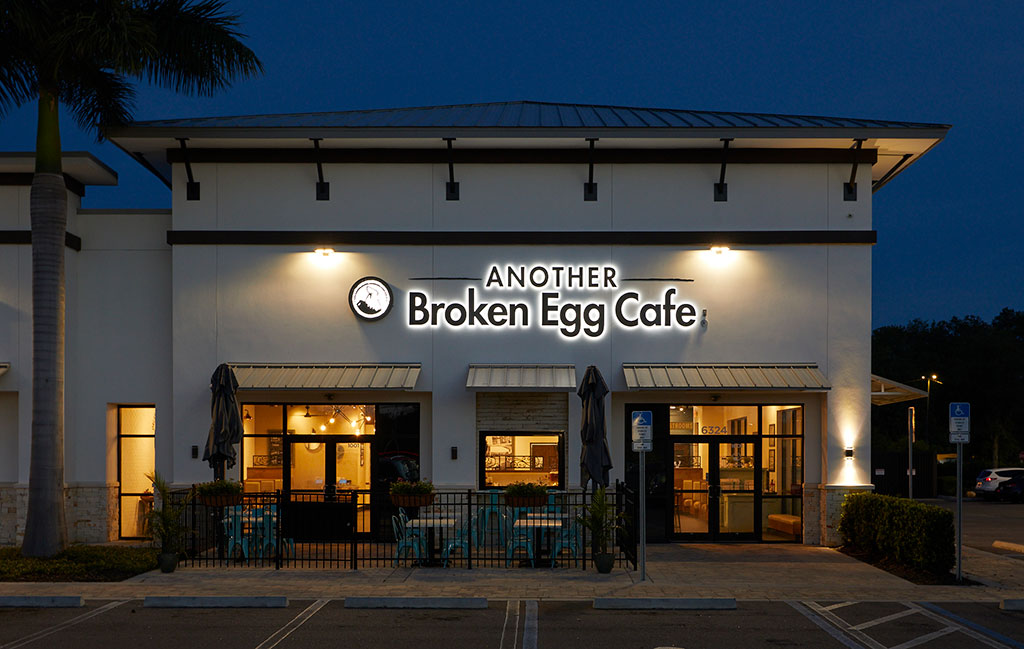 anotherbrokeneggcafe_2